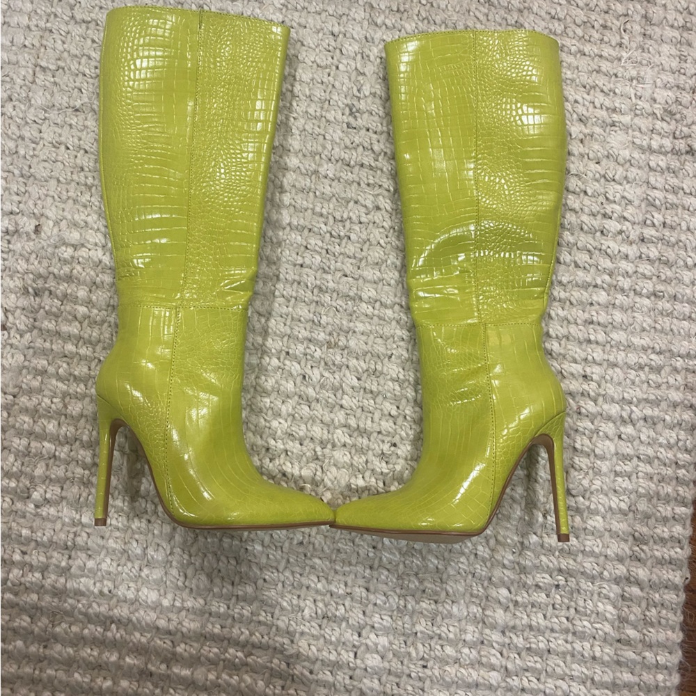 Heeled boots